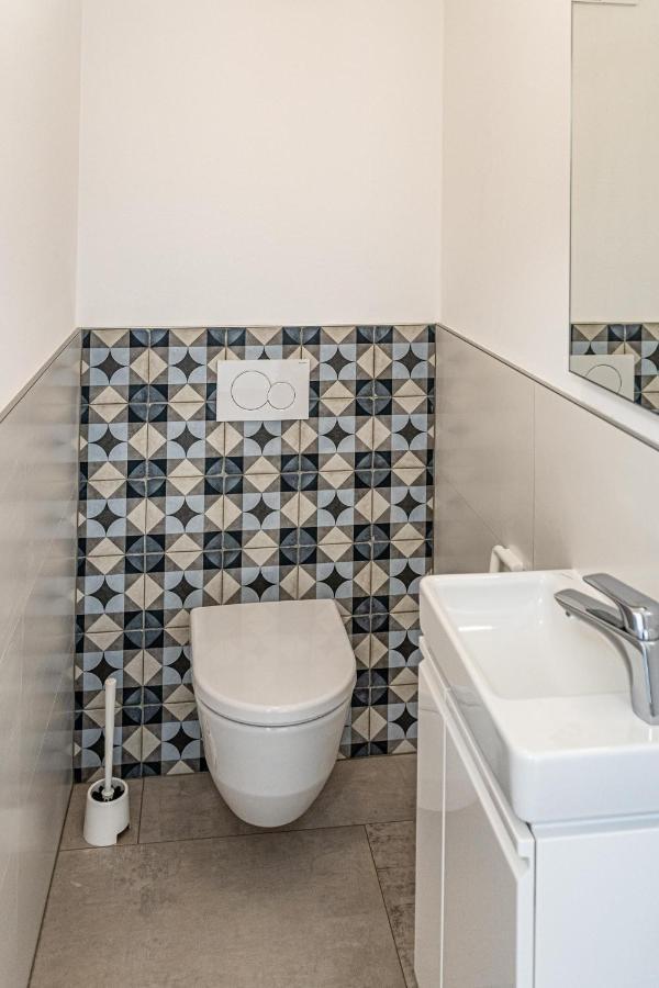Top 5 Alpe Maritima - Traumhafte Ferienwohnung Mit Seeblick Und Bergkulisse Am Ossiacher See Annenheim Dış mekan fotoğraf