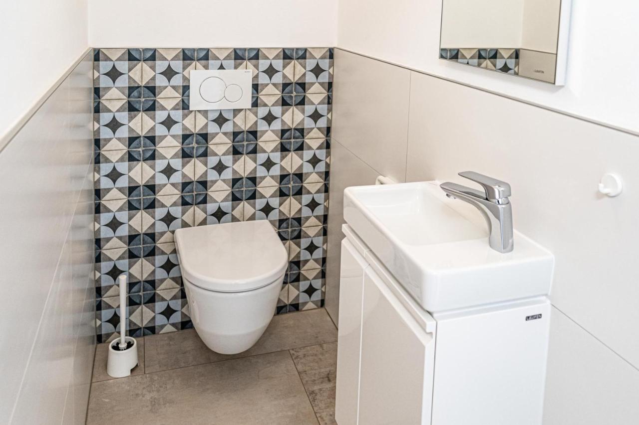 Top 5 Alpe Maritima - Traumhafte Ferienwohnung Mit Seeblick Und Bergkulisse Am Ossiacher See Annenheim Dış mekan fotoğraf